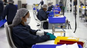 México genera más de 550 mil empleos formales en 2025; alcanza cifra récord de trabajadores afiliados al IMSS