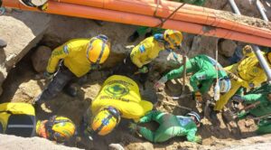 Mueren dos trabajadores en derrumbe de obra hidráulica en Santa Bárbara, Estado de México