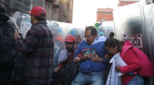 CNTE inicia paro nacional con protestas y tensión en el Zócalo de la CDMX