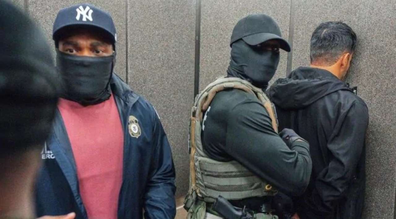 EE.UU. crea grupo operativo en Texas tras redada con más de 140 migrantes detenidos