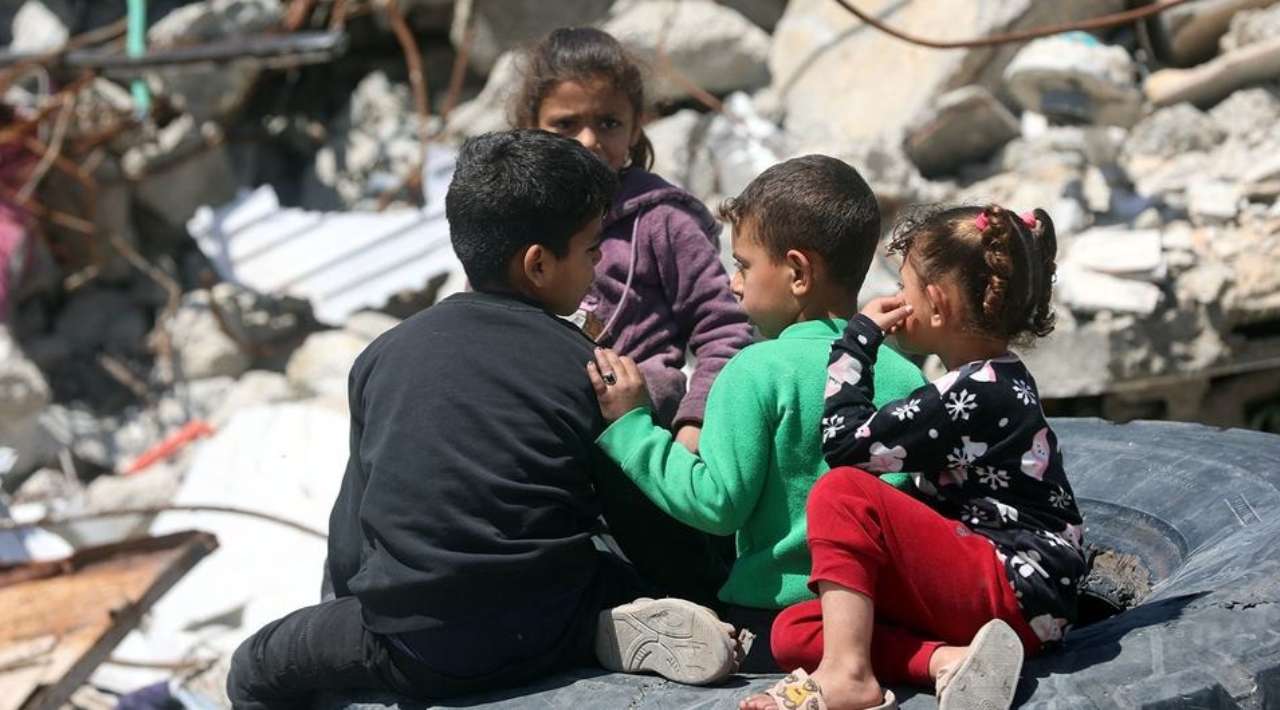 OMS alerta por malnutrición infantil en Gaza y pide acelerar evacuación de pacientes