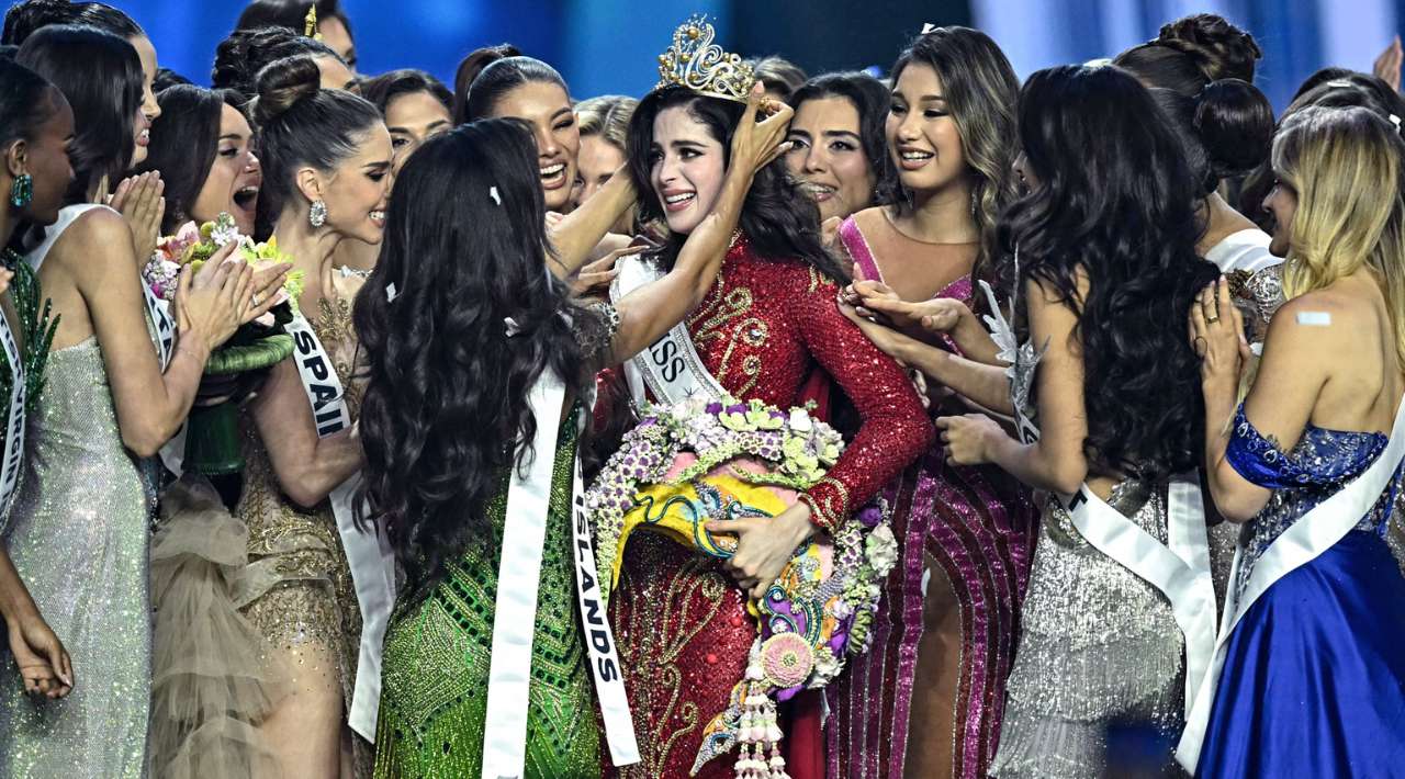 Sheinbaum felicita a Fátima Bosch por triunfo en Miss Universo 2025 y destaca su defensa ante agresiones