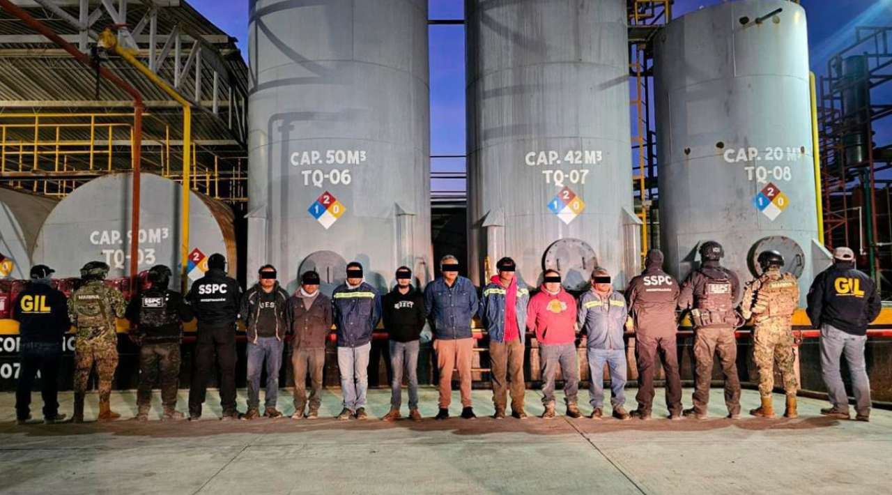 Aseguran refinería clandestina en Veracruz; detienen a ocho personas