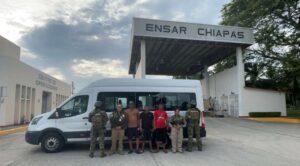 Marina rescata a tres migrantes en alta mar al sur de Tapachula