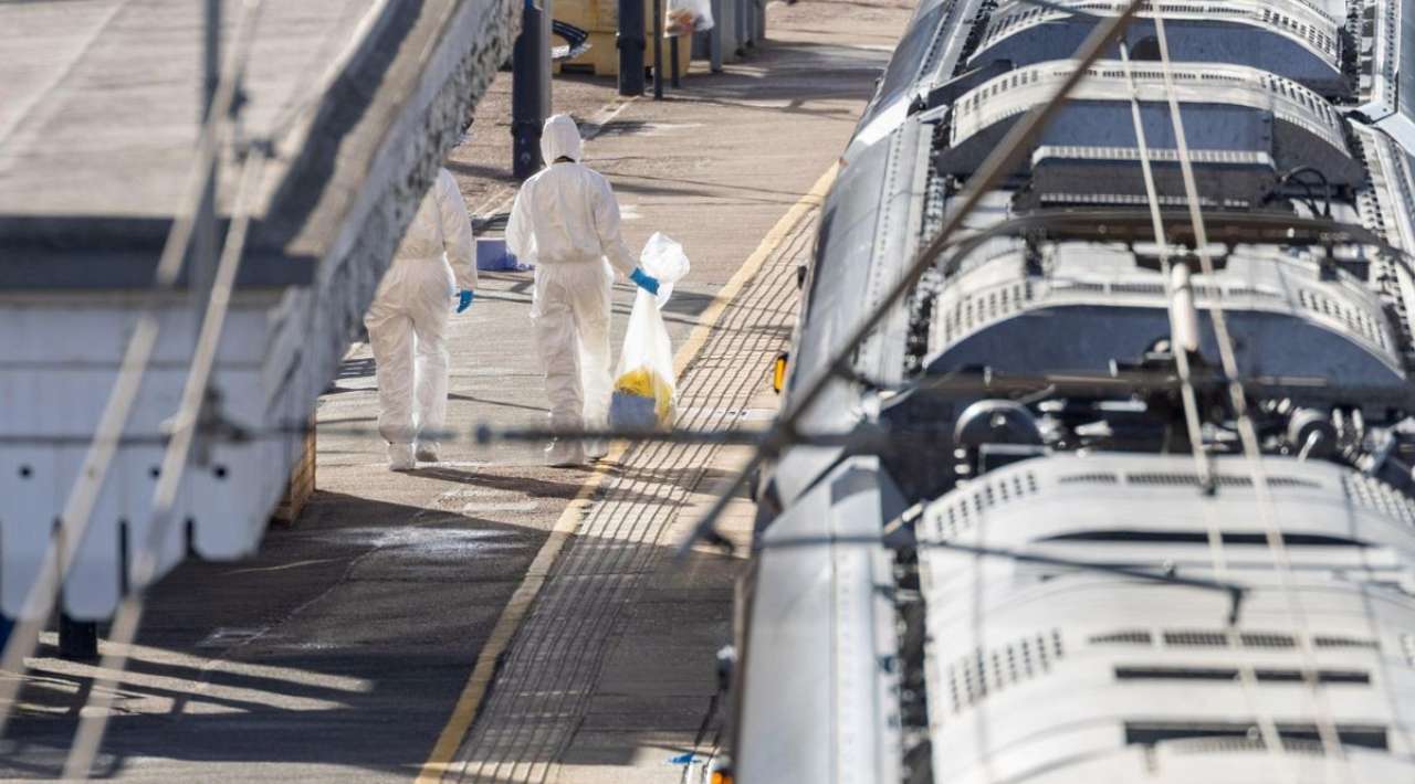 Ataque con cuchillos en tren hacia Londres deja diez heridos; descartan terrorismo