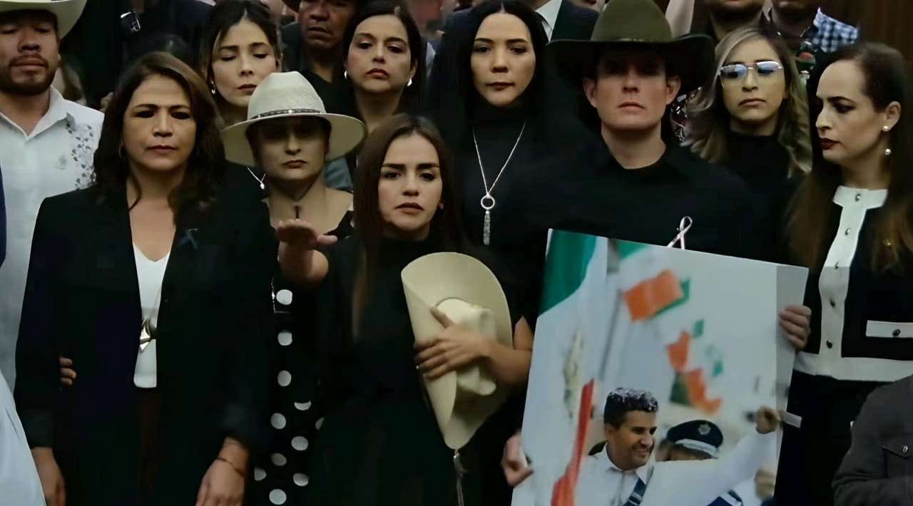 Grecia Quiroz rinde protesta como alcaldesa de Uruapan tras el asesinato de su esposo, Carlos Manzo