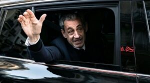 Nicolas Sarkozy, ex presidente de Francia, queda en libertad condicional