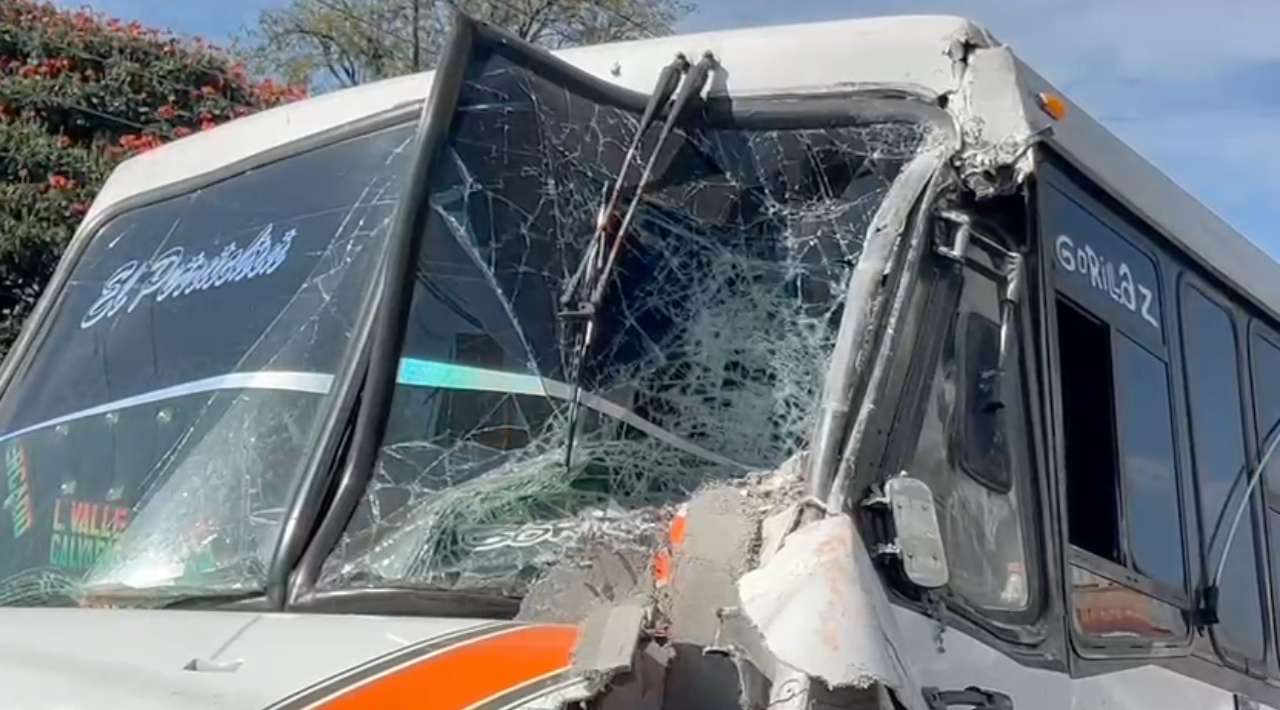 Ruta 15 provoca accidente en Cuernavaca; al menos 15 personas resultan lesionadas