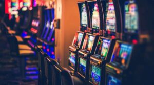 Hacienda bloquea cuentas de 13 casinos por presunto lavado de dinero