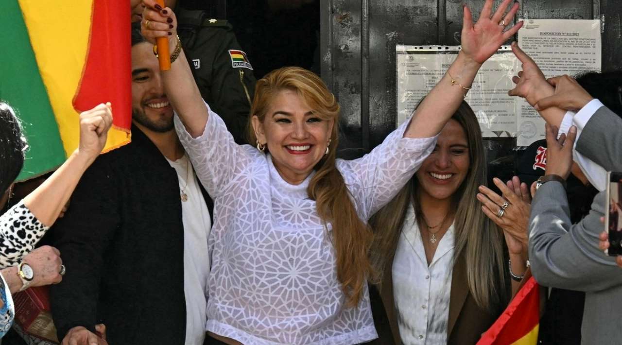 Expresidenta interina de Bolivia recupera su libertad tras anulación de su sentencia por “golpe de Estado”