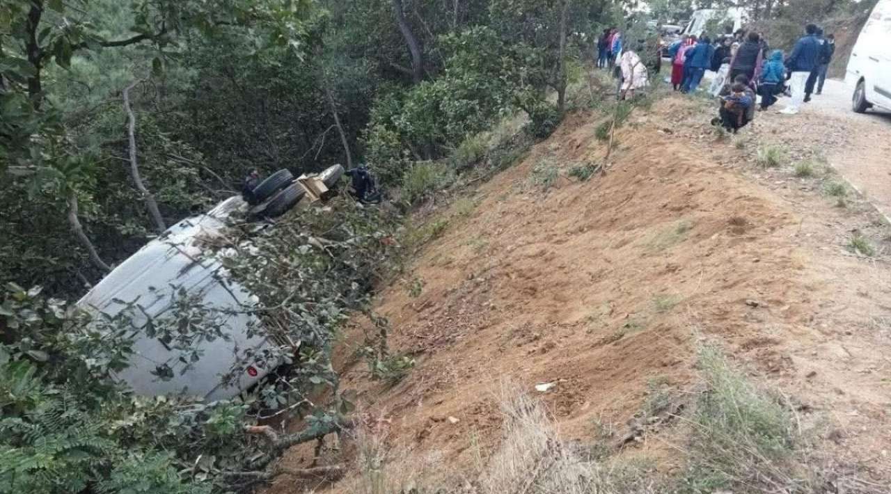 Volcadura de autobús en Oaxaca deja 29 personas heridas