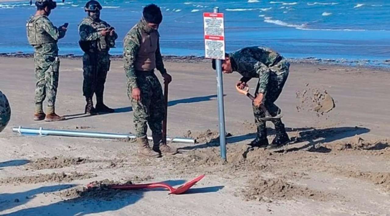 Retira Marina letreros invasores de EE.UU. en playa mexicana