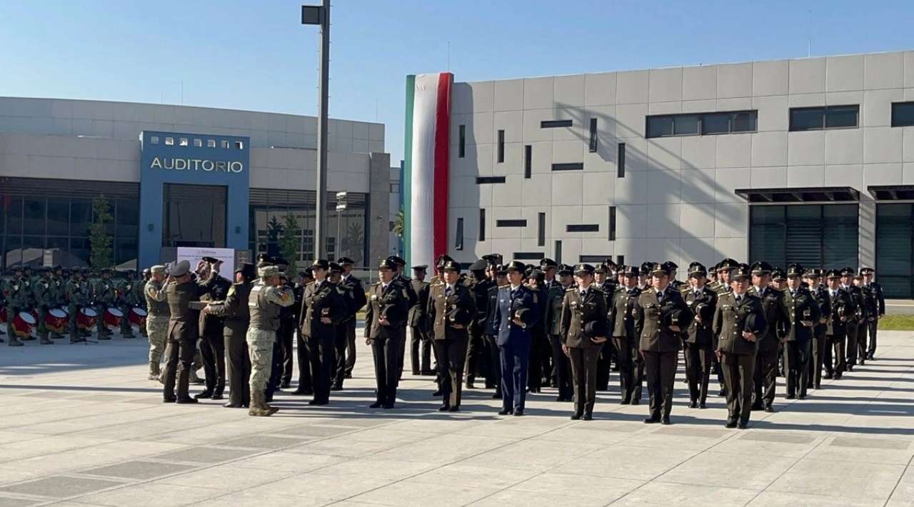 Más de 3 mil elementos de Ejército, Fuerza Aérea y Guardia Nacional ascienden en ceremonia por el 20 de noviembre