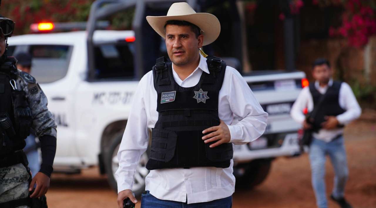 Detienen a siete funcionarios de Uruapan por omisión en el homicidio del alcalde Carlos Manzo