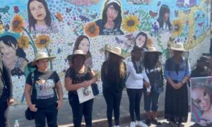 Madres de víctimas de feminicidio inauguran mural y marchan por justicia en el 25N