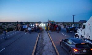 Gobierno y organizaciones acuerdan levantar bloqueos tras 4 días de afectaciones. Abren mesas de trabajo sobre agua, precios y seguridad.