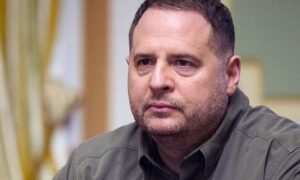 Renuncia el jefe de gabinete de Zelensky tras registros anticorrupción en su residencia y oficina