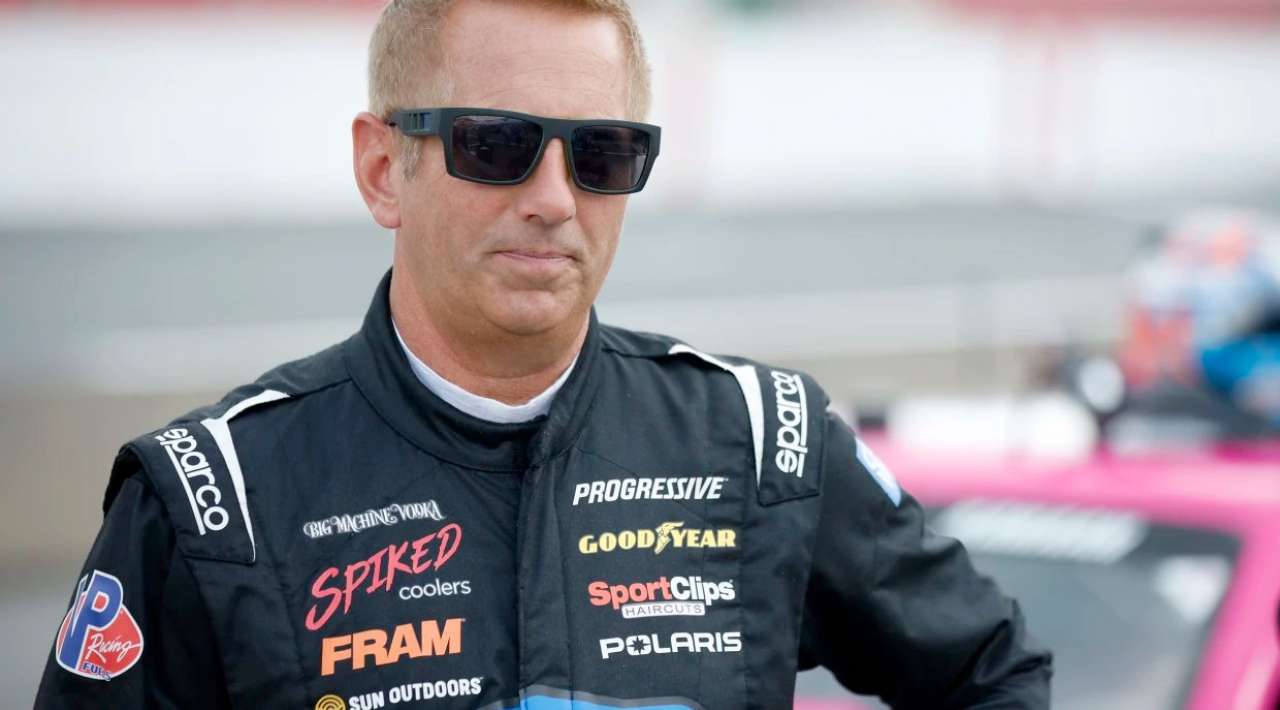 Muere ex piloto de NASCAR en accidente aéreo en Carolina del Norte