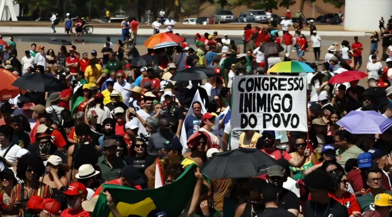 Marchan en Brasil por ley que podría reducir condena del expresidente Jair Bolsonaro