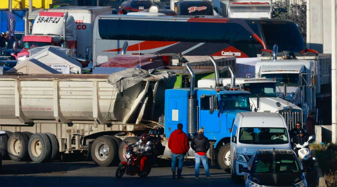 Gobierno, agricultores y transportistas llegan a acuerdos; se desactivan bloqueos en carreteras