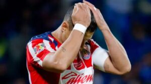 Chivas queda eliminado del Apertura 2025 en cuartos de final tras derrota ante Cruz Azul y penal fallado por Chicharito