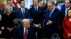 Trump sugiere dejar expirar el T-MEC y buscar un nuevo acuerdo con México y Canadá