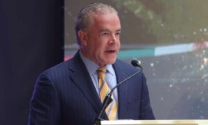 UIF congela cuentas de Raúl Rocha Cantú, copresidente de Miss Universo, en investigación por delincuencia organizada