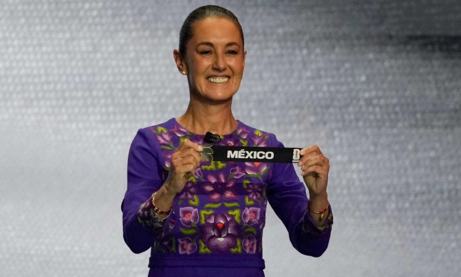 “¡Viva México!”, exclama Sheinbaum al arrancar el sorteo del Mundial 2026