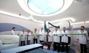 Zoé Robledo inaugura tecnología Cyberknife del IMSS paratratamiento del cáncer, única en su tipo en el país