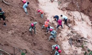 Deslizamiento de tierra en Perú deja 12 muertos y más de 30 desaparecidos