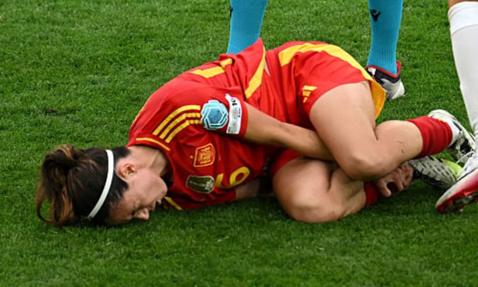 Aitana Bonmatí, Fuera de la Temporada por una Fractura de Peroné