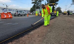 Gobierno federal entrega trenes de repavimentación a Morelos y otros estados para mejorar carreteras