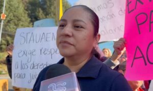 Jubilados y pensionados del STAUAEM protestan por falta de pago de aguinaldo