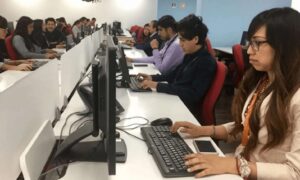 Iniciativa de jornada laboral de 40 horas será discutida hasta febrero en el Senado