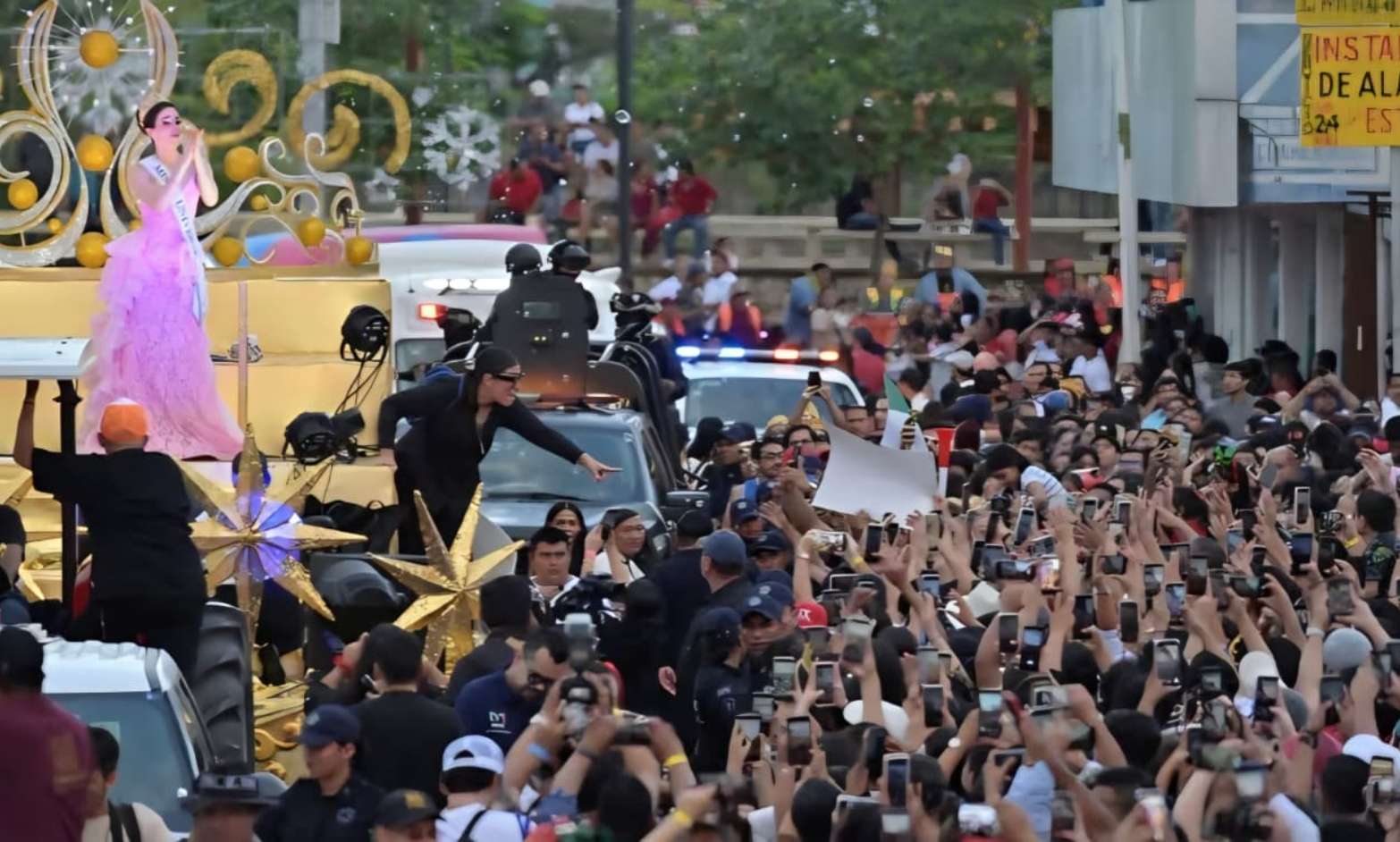 Fátima Bosch celebra en Tabasco su regreso como Miss Universo