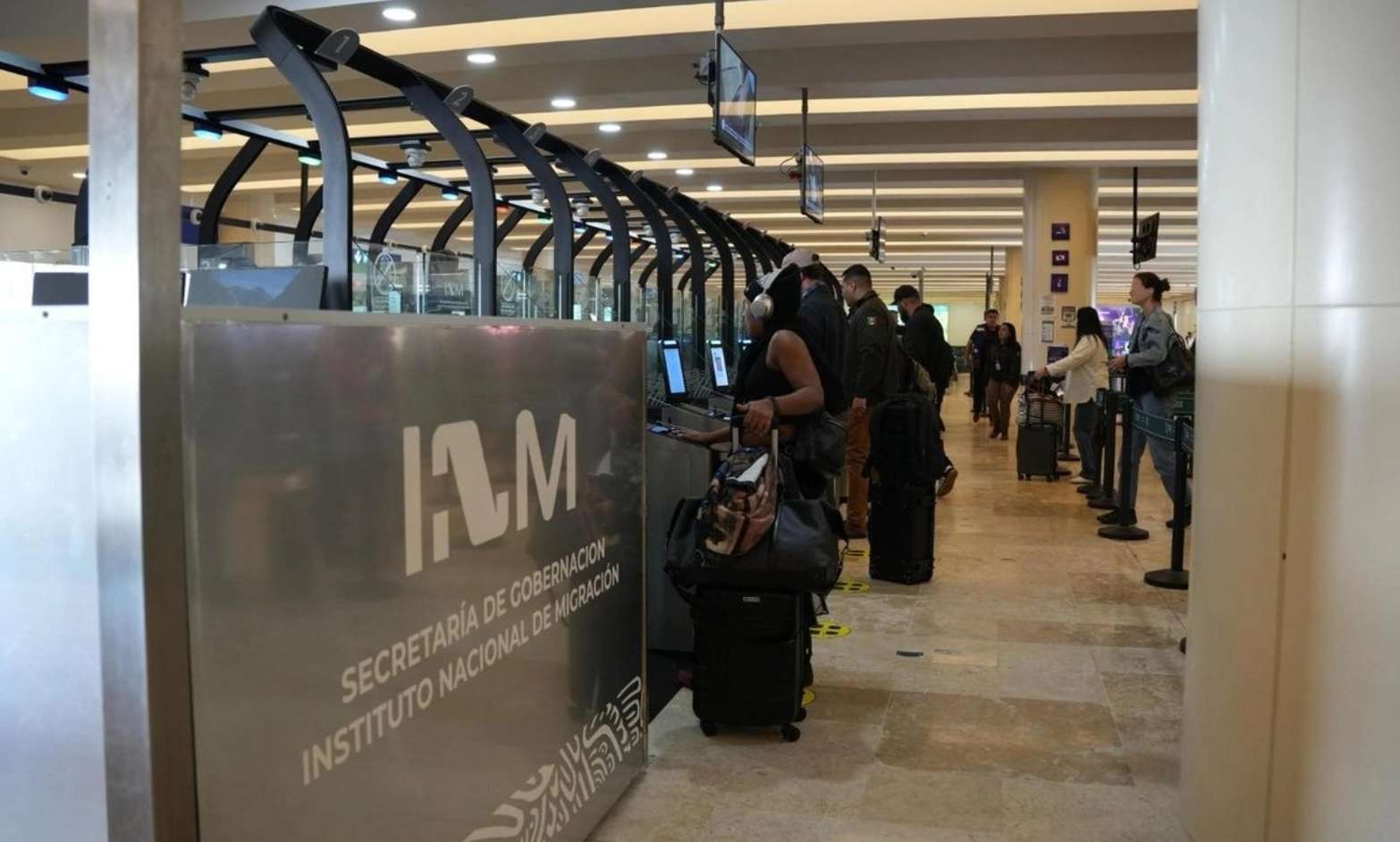 Sheinbaum anuncia sanciones tras caso en Migración