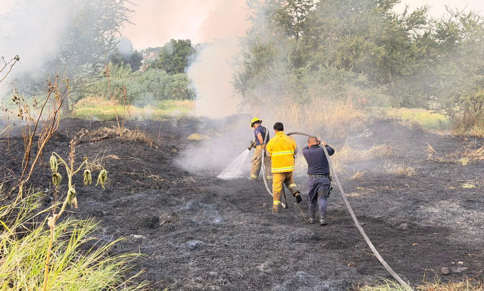 Sofocan tres incendios en Emiliano Zapata; no se reportan lesionados