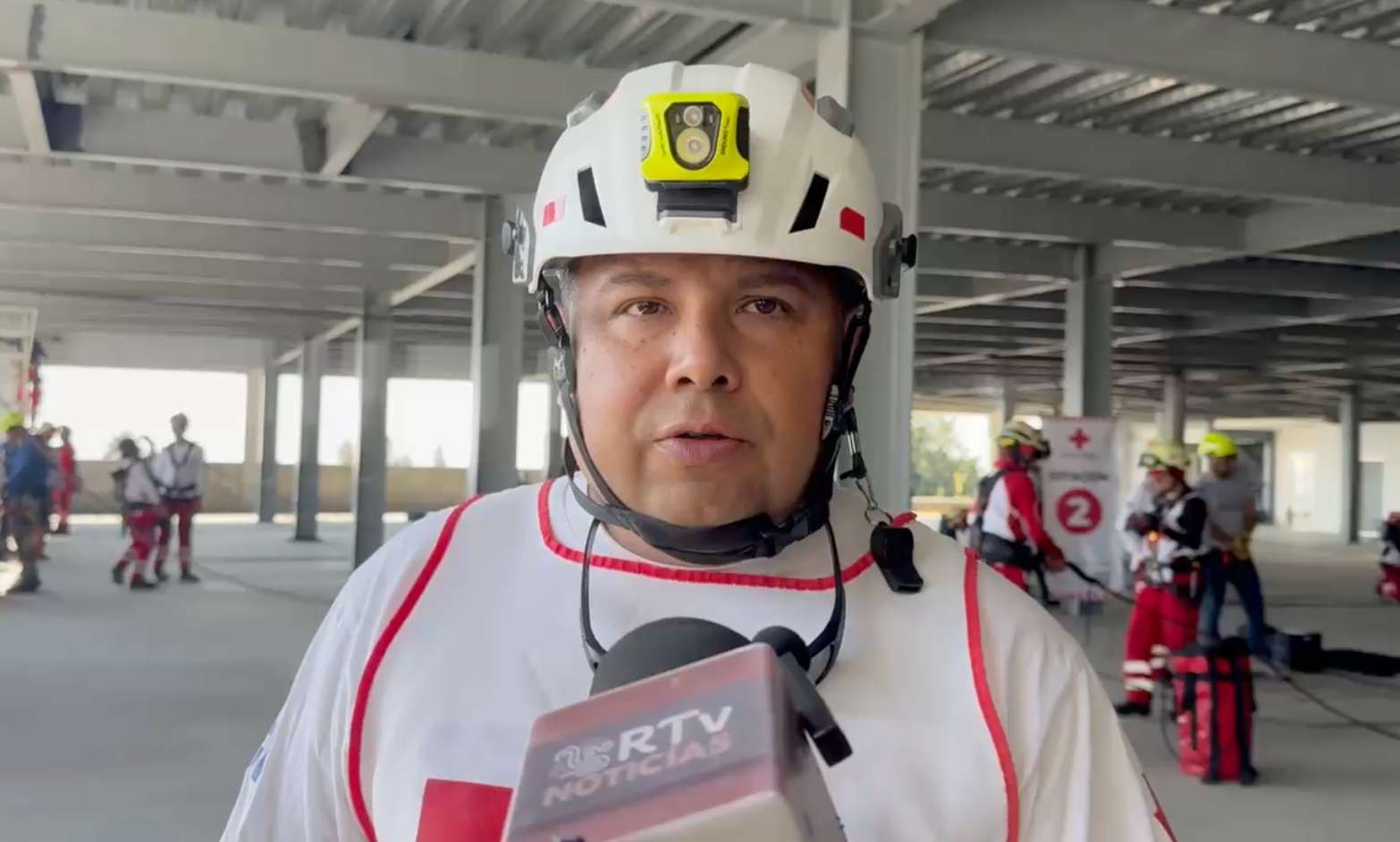 Capacitan a paramédicos de Cruz Roja Morelos en rescate vertical