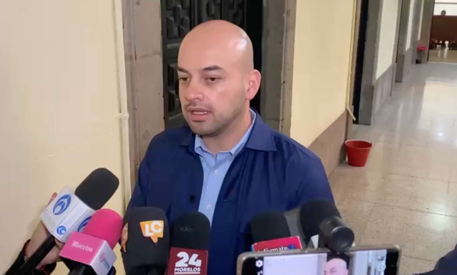 Investigan volcadura y explosión de camioneta con pirotecnia en la autopista Siglo XXI