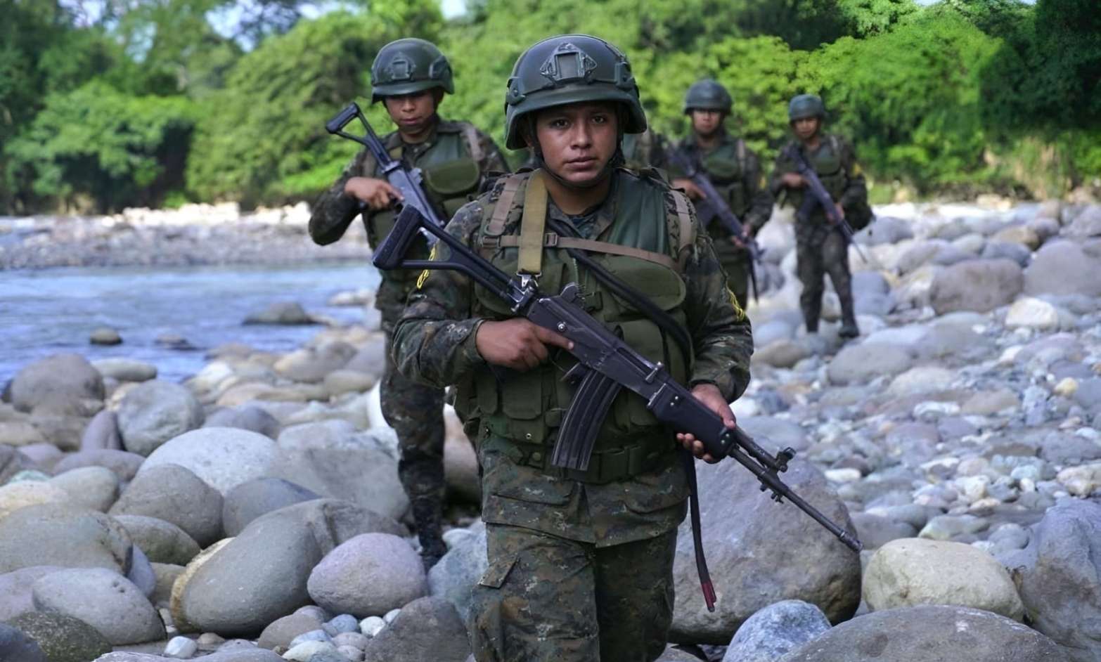 Se registra enfrentamiento armado en la frontera de Guatemala y México; un oficial resulta herido