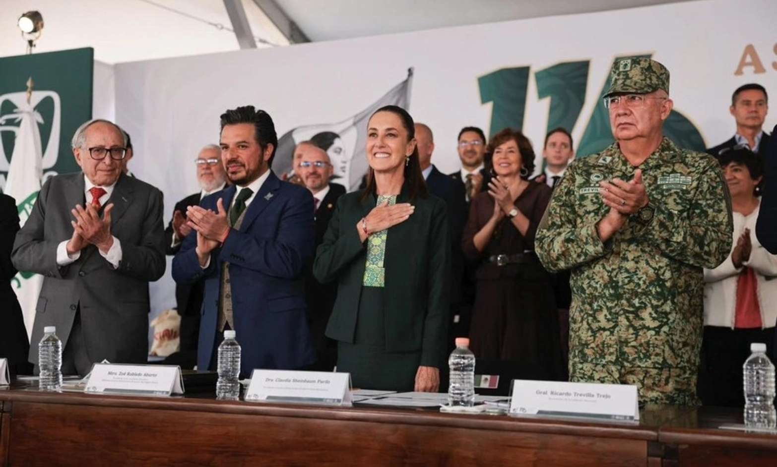 Sheinbaum afirma que el IMSS ha revertido su rezago y anuncia credencialización universal en 2026