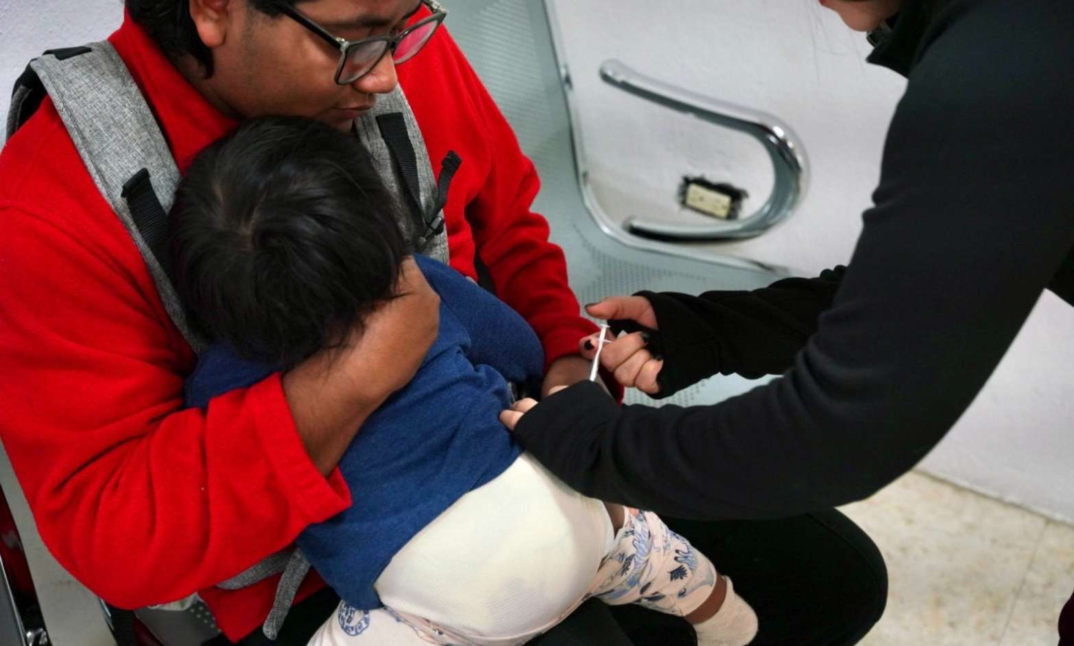 Salud federal llama a vacunarse ante vigilancia por nueva variante de influenza