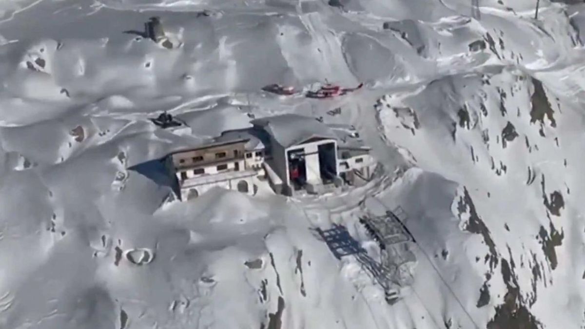 Accidente en Teleférico Deja Atrapadas a 100 Personas en Los Alpes Italianos