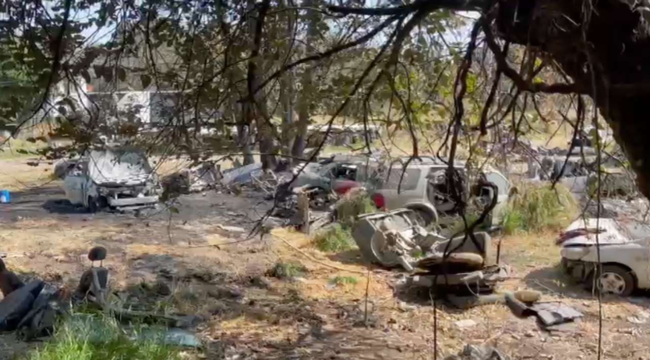 Quema de pastizal provoca incendio en corralón de Jiutepec y daña vehículos