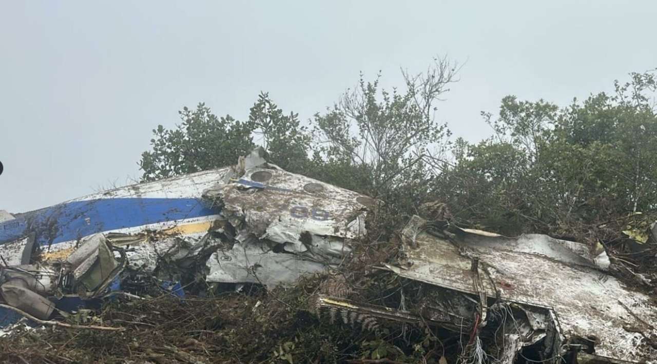 Hallan sin sobrevivientes avión desaparecido en Colombia con 15 personas a bordo