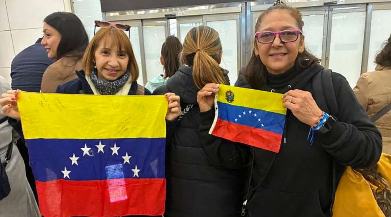 Venezuela libera a presos políticos; España confirma salida de cinco ciudadanos
