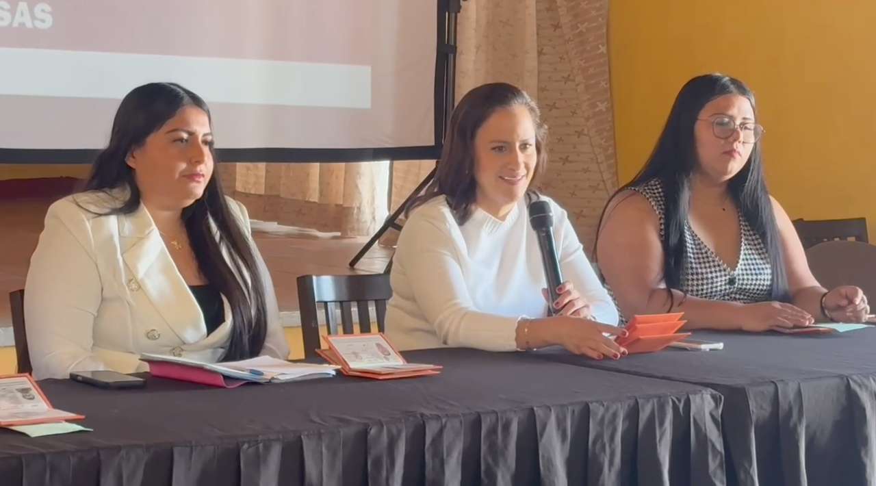 Entregan visas de turista a adultos mayores en Puente de Ixtla para reunir familias