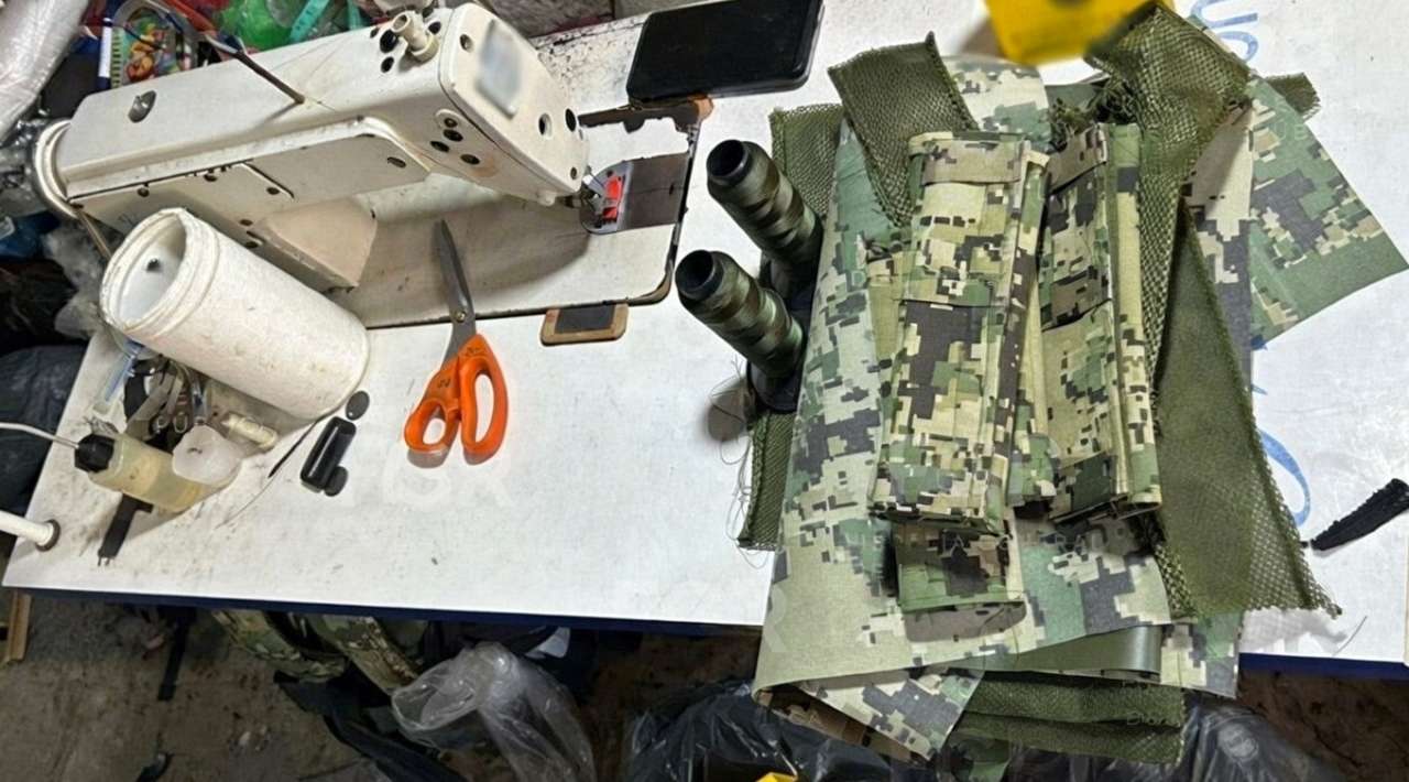 Desmantelan taller de uniformes militares falsos en Veracruz