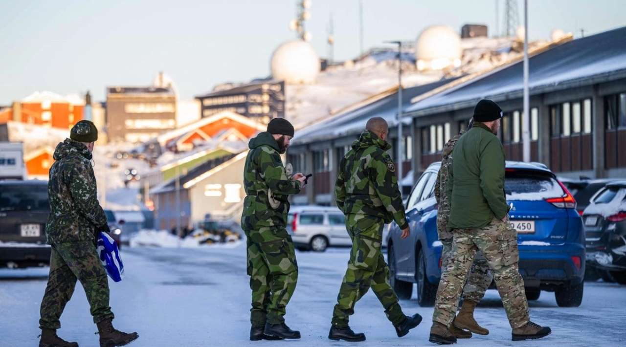 Dinamarca despliega unidad de élite en Groenlandia ante interés de EE. UU.