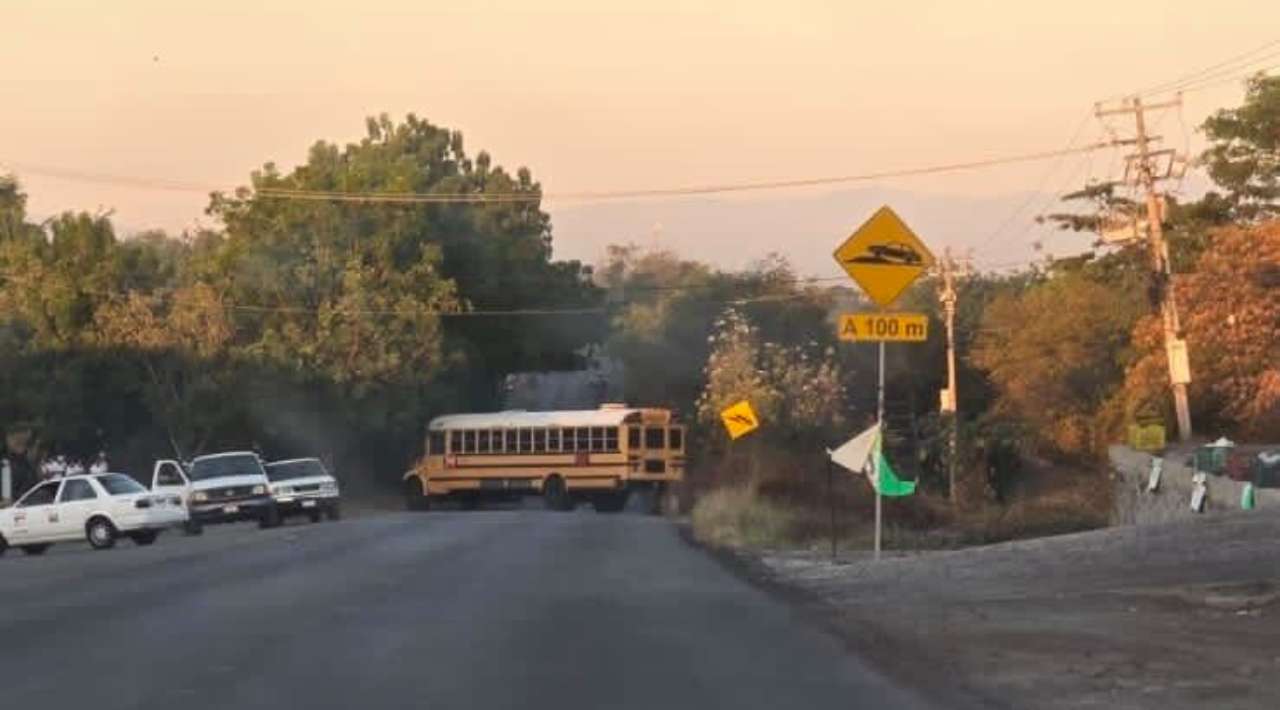 Bloqueos en Michoacán tras captura de “El Bótox”